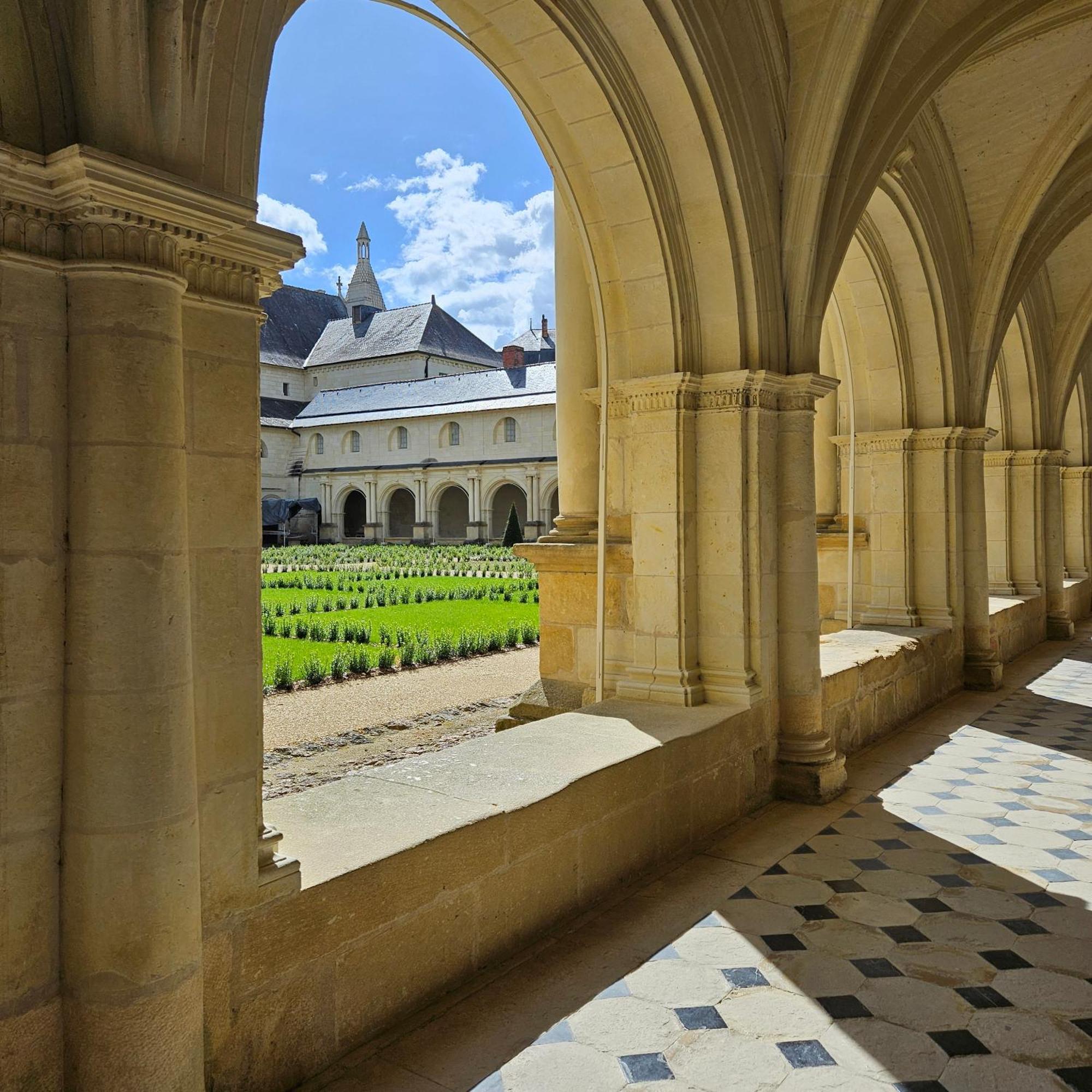 Gite Le Montinho Fontevraud L'Abbaye Kültér fotó